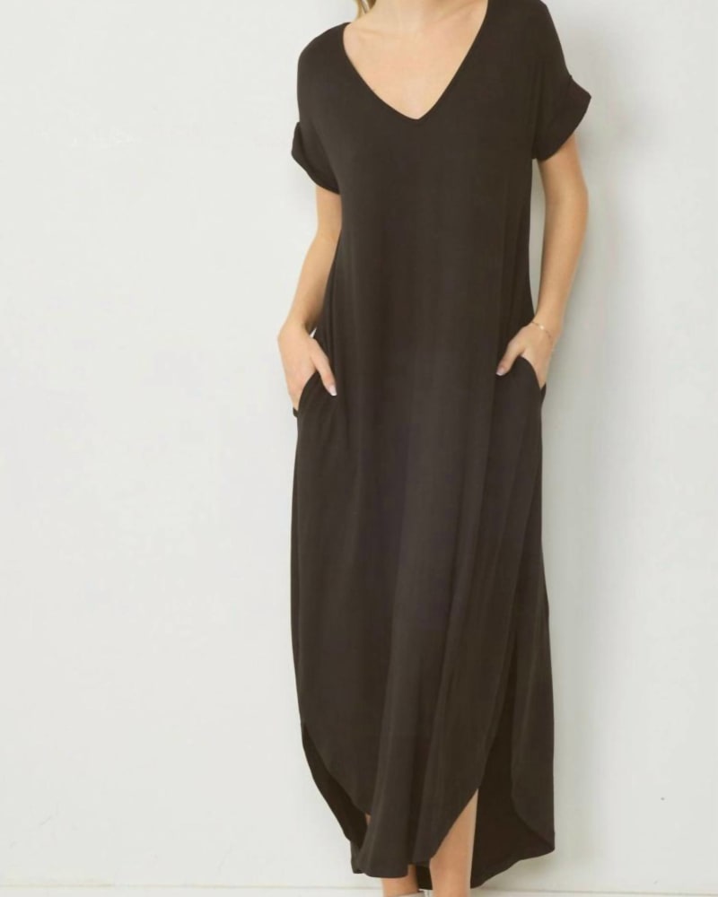 Front of a model wearing a size 1X Everyday Maxi Dress In Black in Black by entro. | dia_product_style_image_id:346912